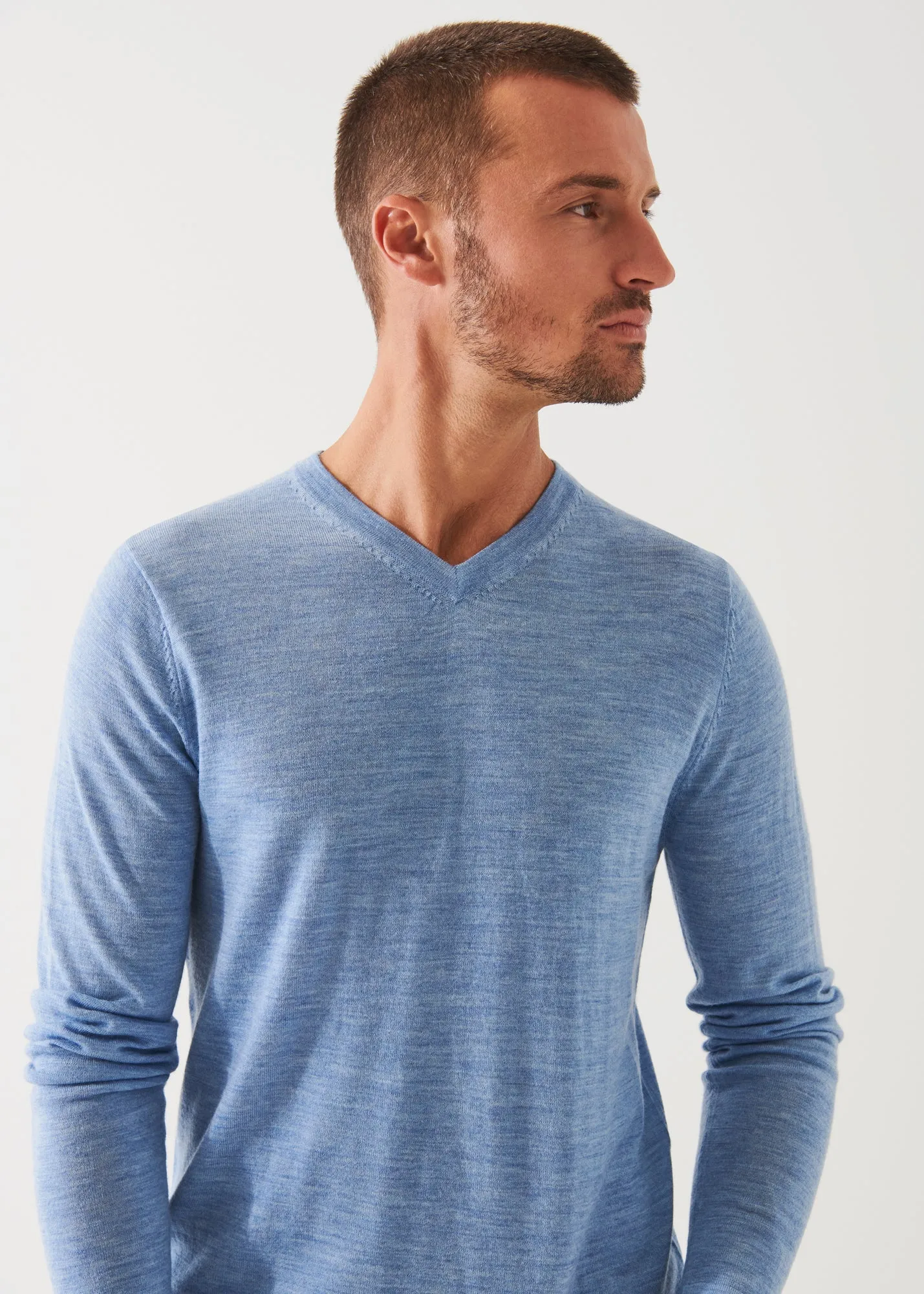 EXTRA-FINE MERINO V-NECK