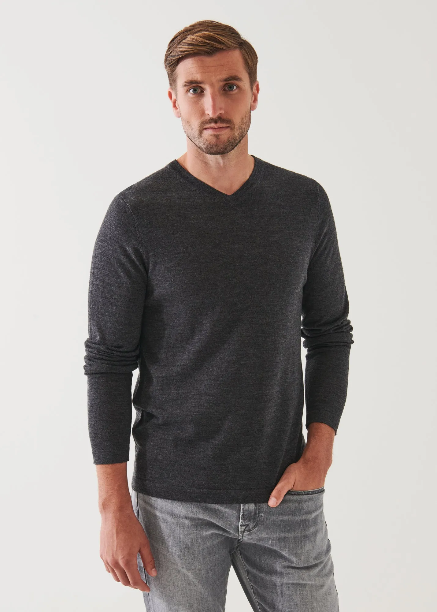 EXTRA-FINE MERINO V-NECK