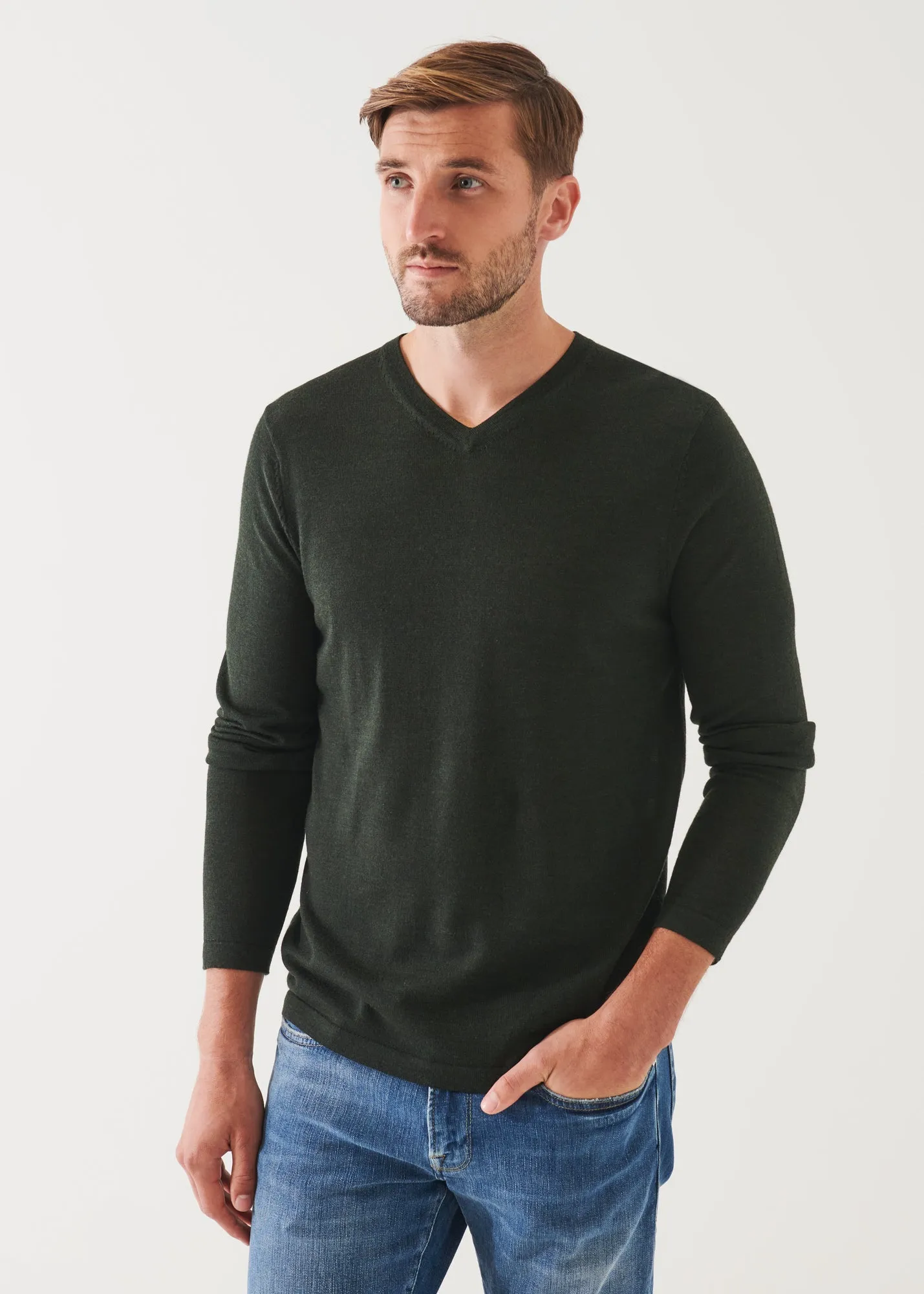 EXTRA-FINE MERINO V-NECK