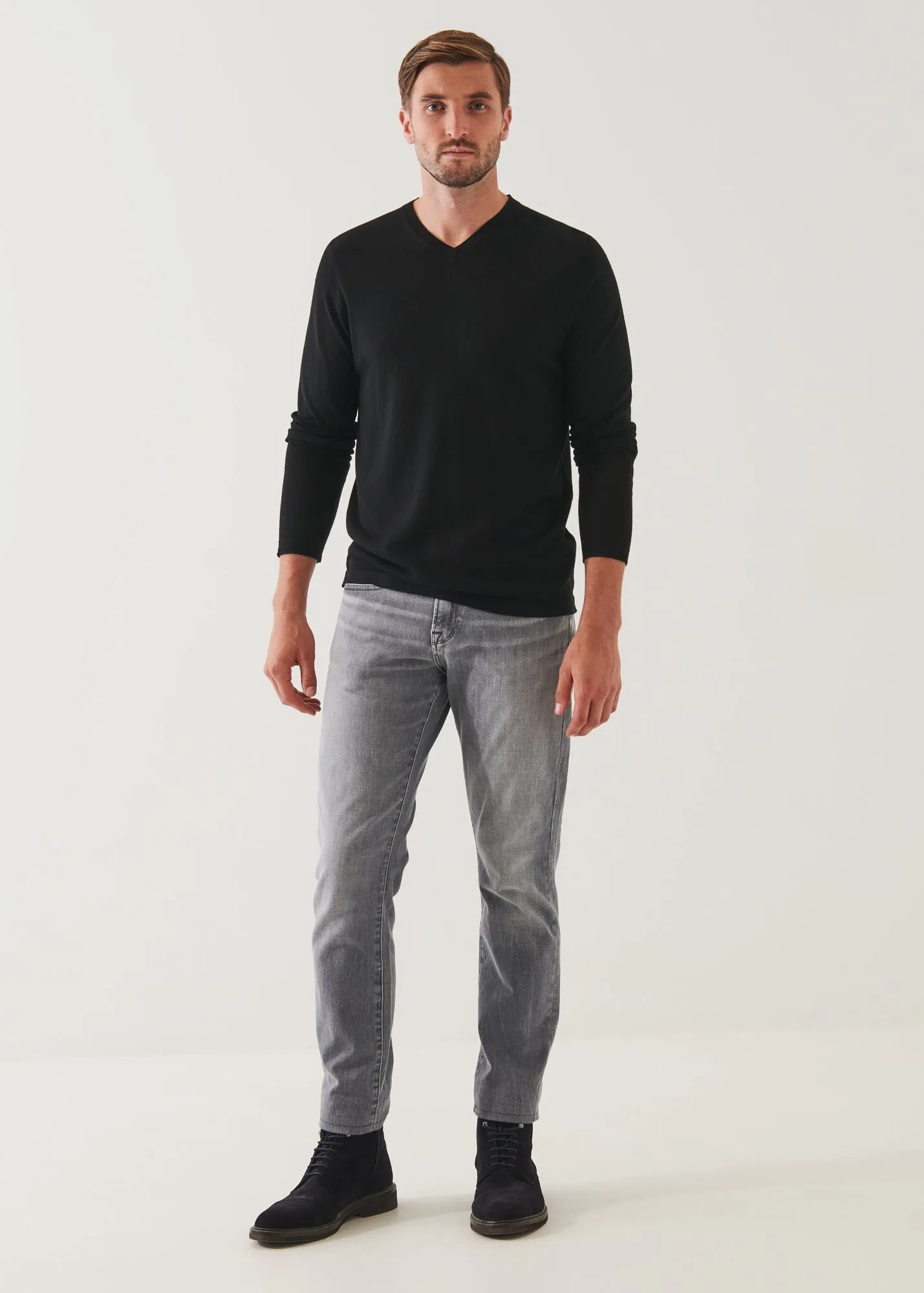 EXTRA-FINE MERINO V-NECK