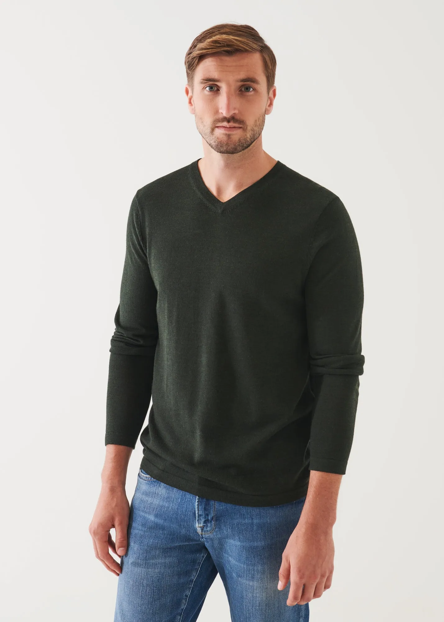 EXTRA-FINE MERINO V-NECK