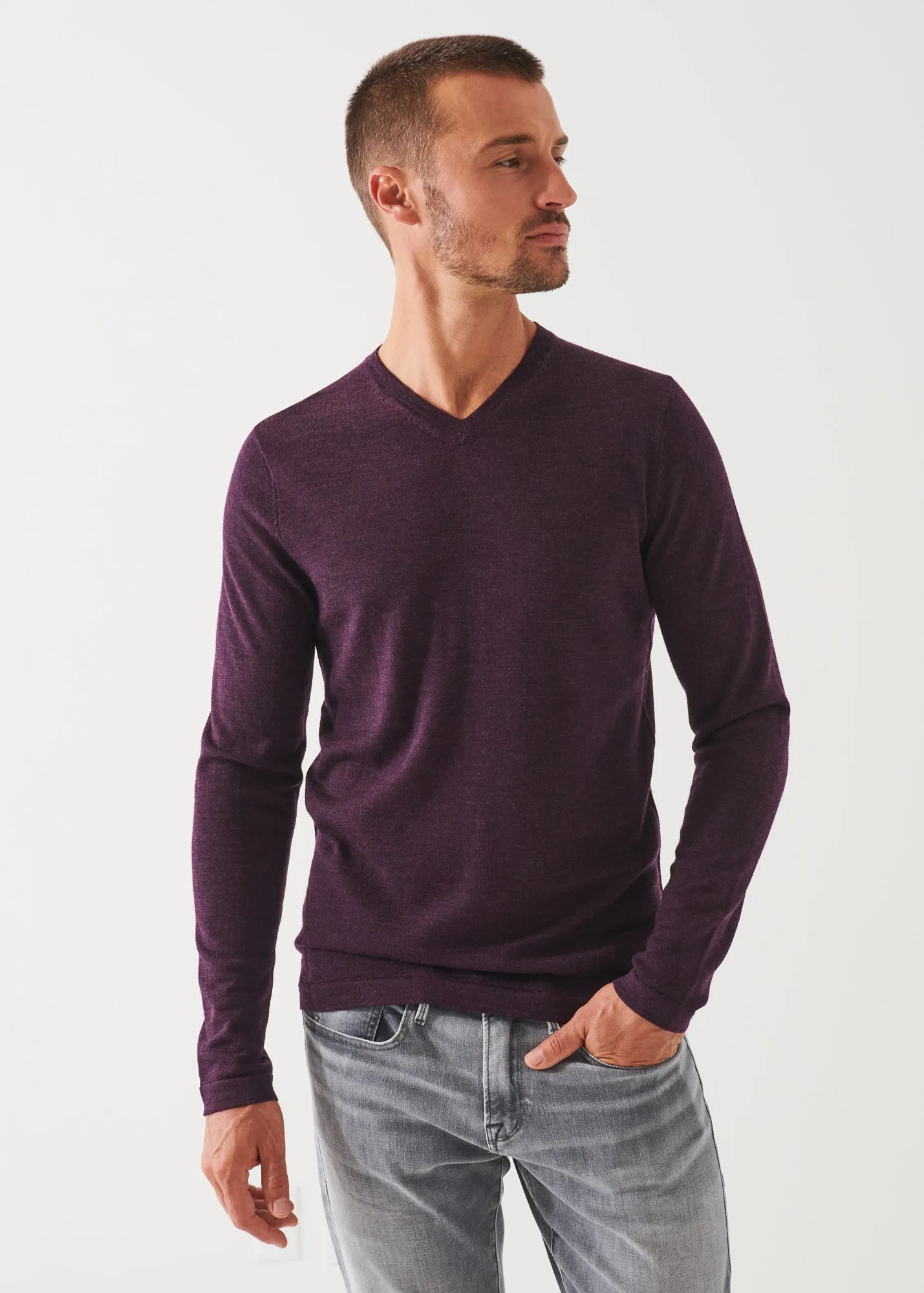 EXTRA-FINE MERINO V-NECK