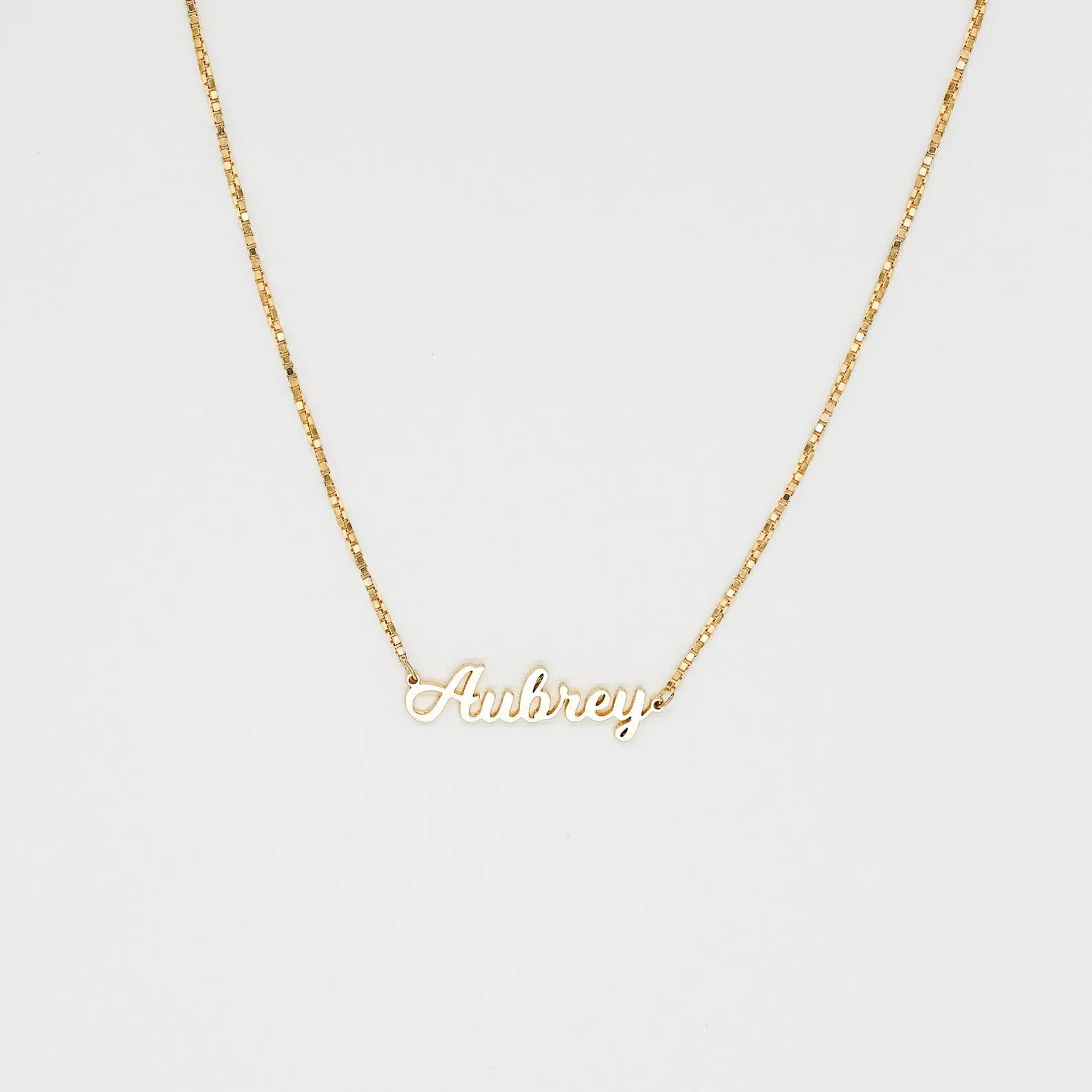 Mellow Name Necklace in Box Chain