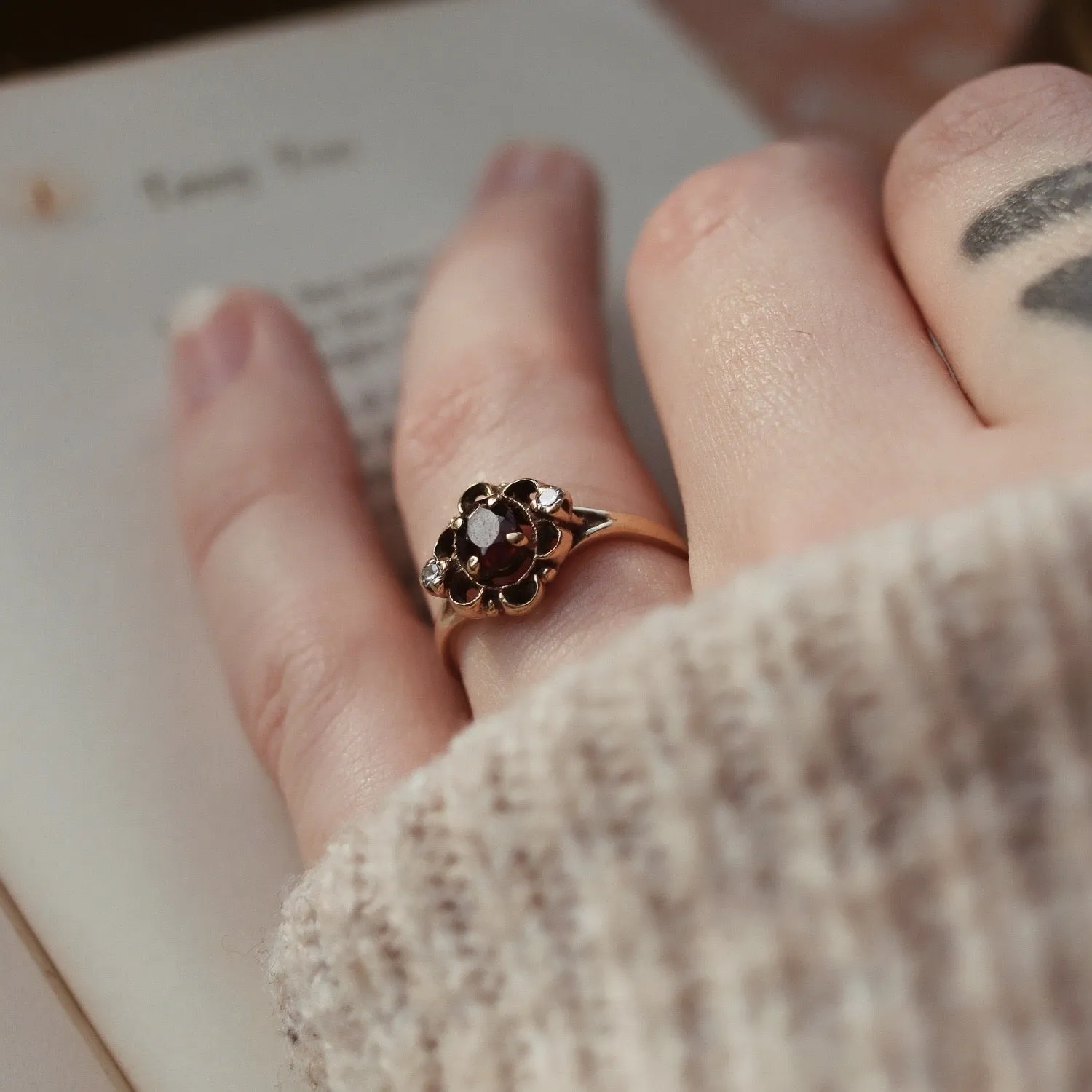 Vintage | Laurel Garnet Ring